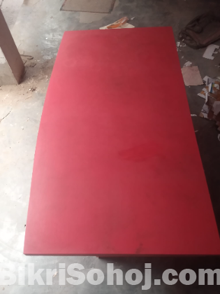 দোকানের ক্যাশ টেবিল